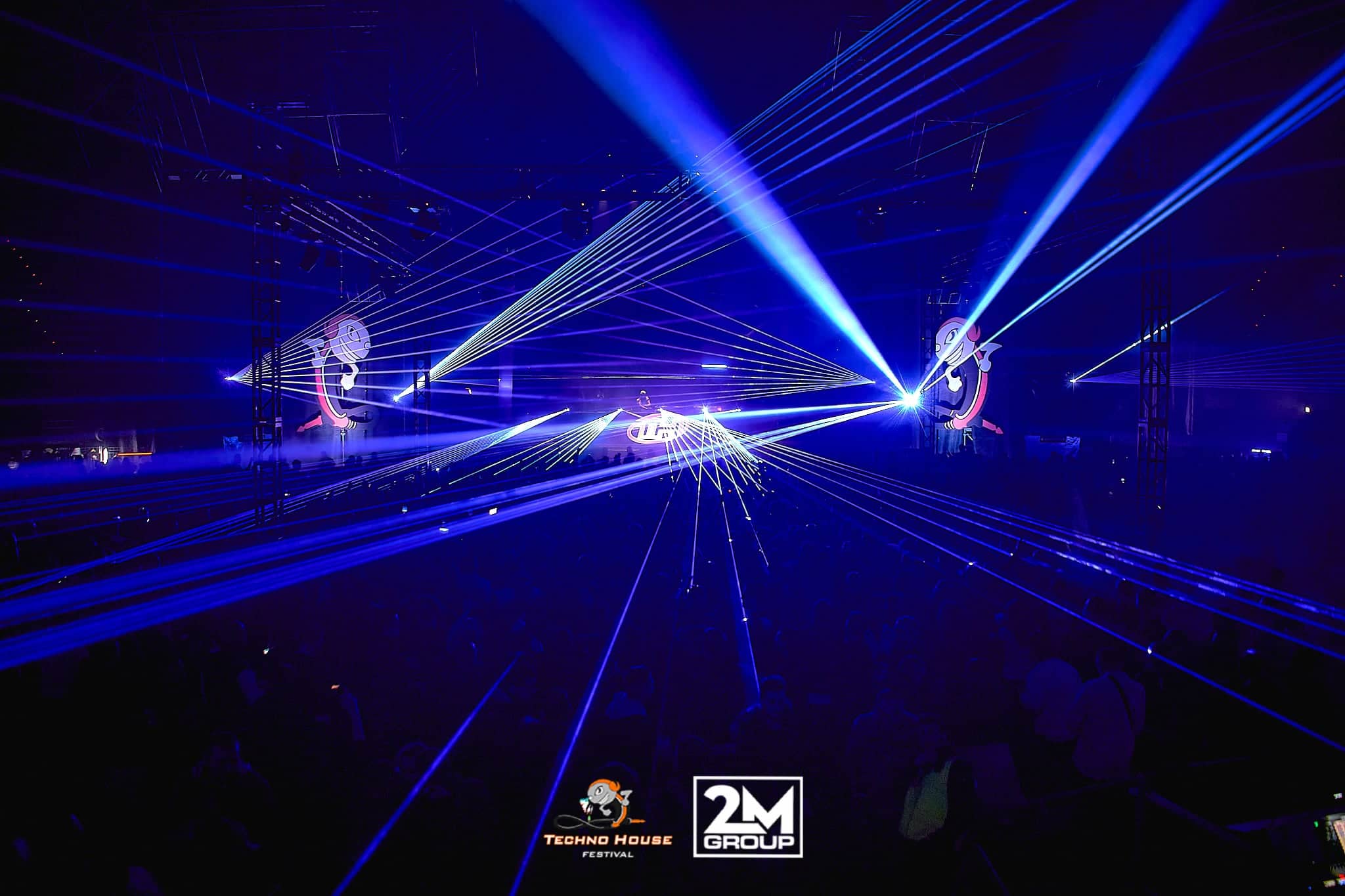 Láseres y cabezas móviles · Techno House Festival, Madrid (2020)