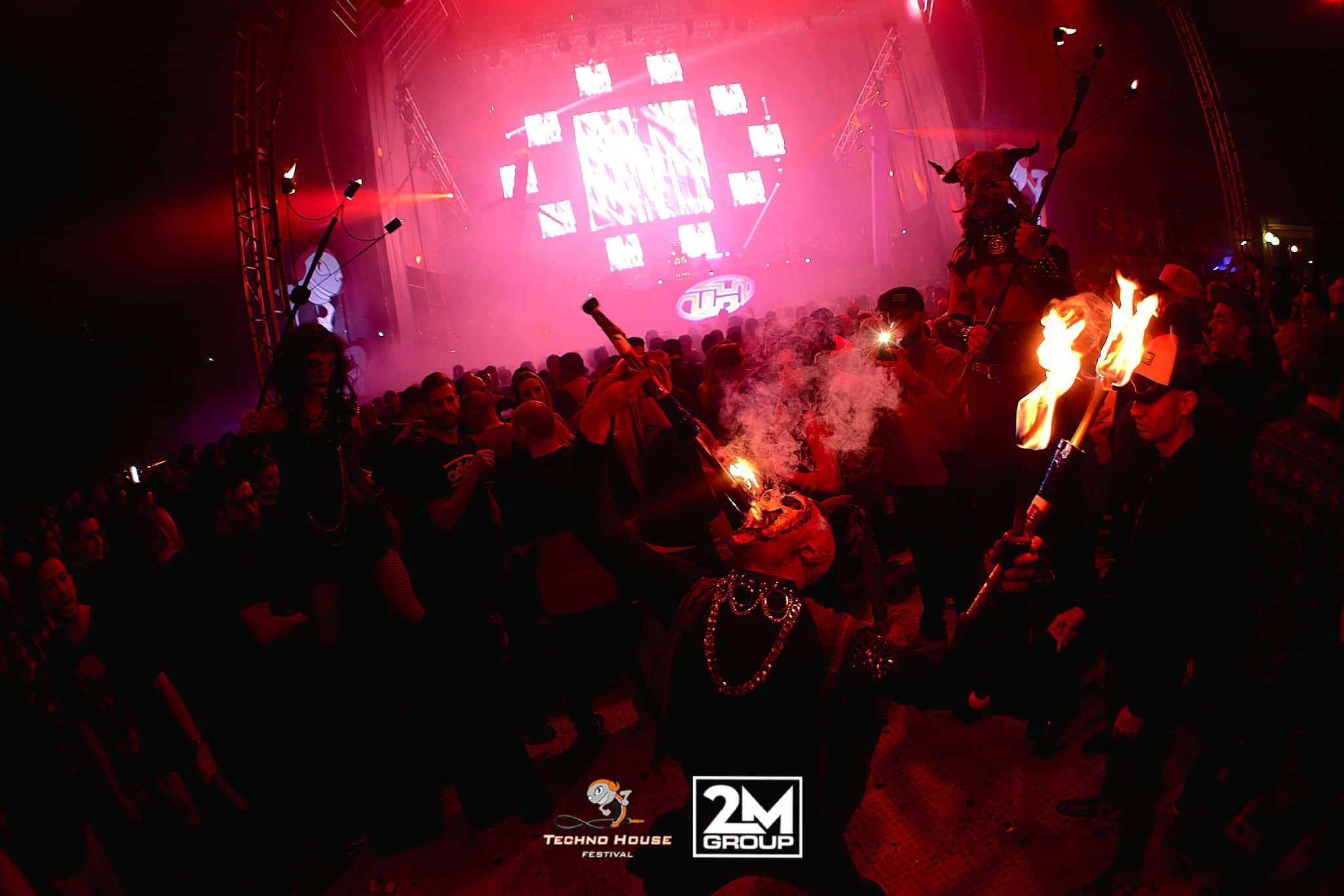 Pantalla LED y llamas · Techno House Festival, Madrid (2020)
